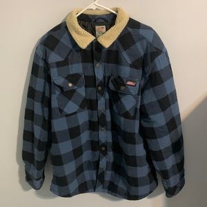 Dickies L /Winter coat ;. I’ve found others in red but blue is 🔥